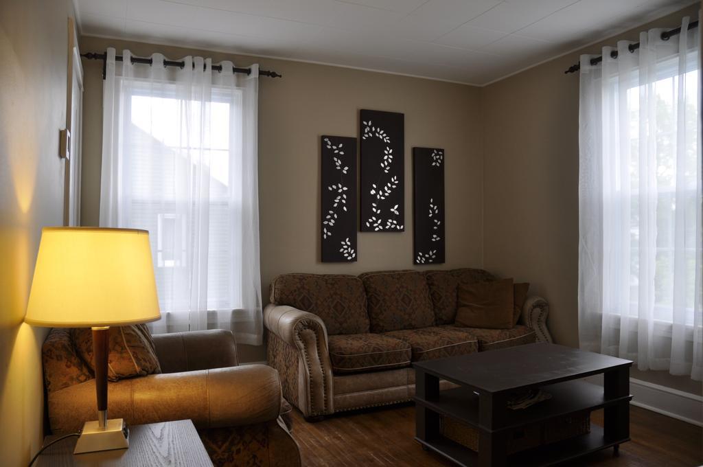 Moncton Suites - Downtown 81 Maple エクステリア 写真